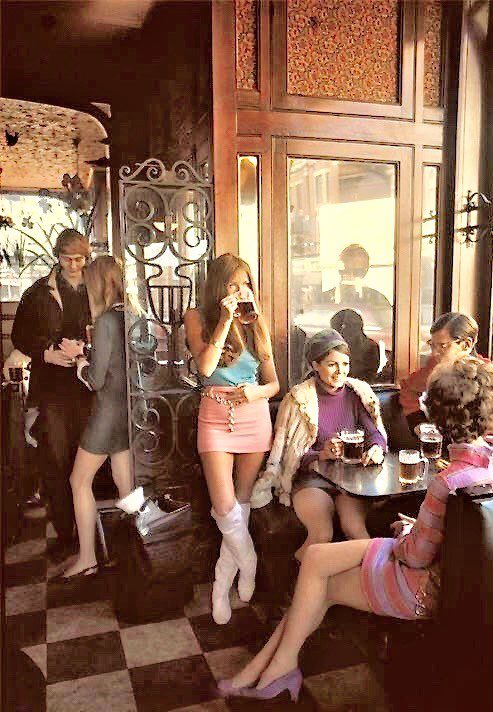 Young people in a London pub 1967
