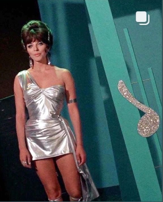 JOAN COLLINS in The Wail of the Siren