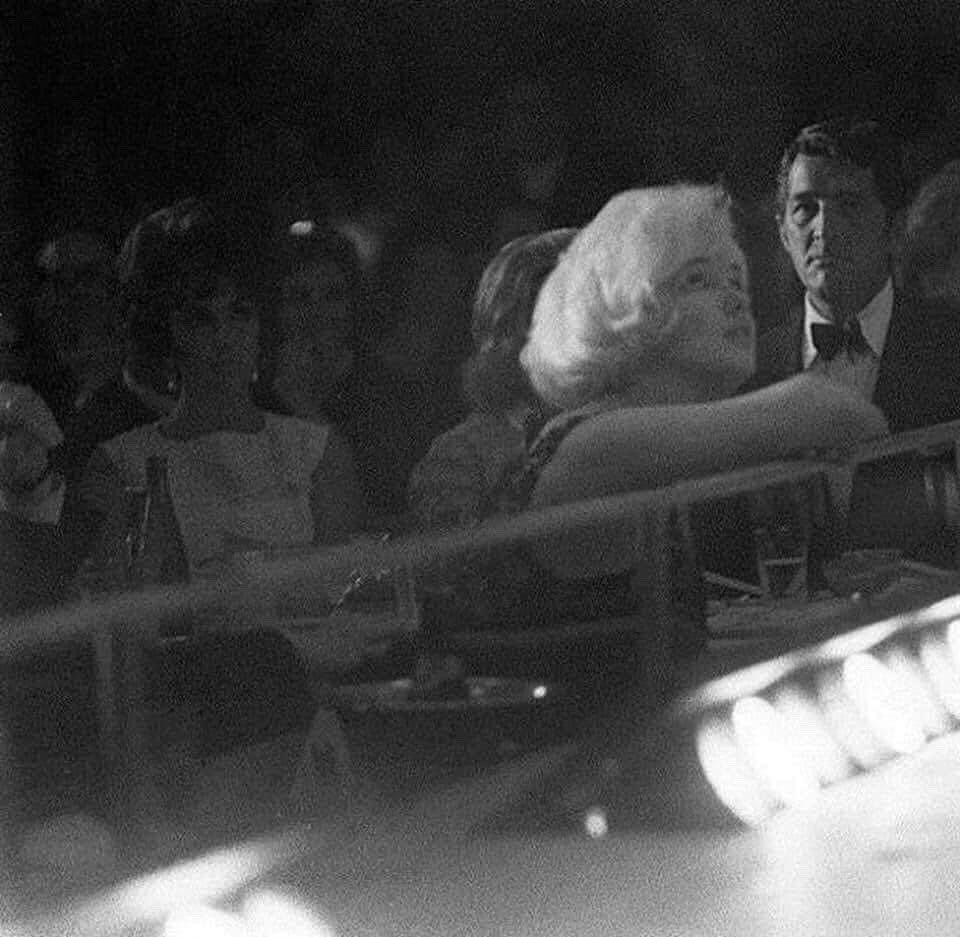 Marilyn watches Frank Sinatra perform in Las Vegas with Elizabeth Taylor & Dean Martin (Sep 1961)