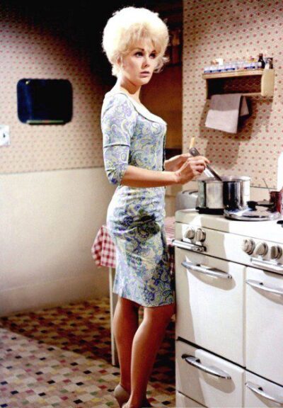 Kim Novak as Polly the Piston in Kiss me stupid (1964)