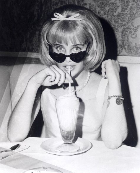 Sue Lyon attends the premiere of Lolita in Los Angeles, 1962