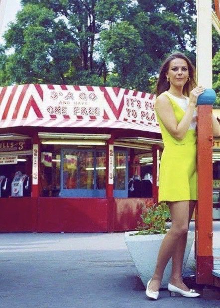 1969 Natalie Wood at the L.A. County Fair in Pomona