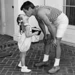 Tony Curtis and his daughter Jamie Lee at home in Beverly Hills (1960)