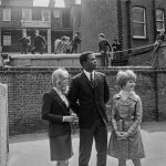 Suzy Kendall, Sidney Poitier and Lulu on location in Wapping, London making TO SIR, WITH LOVE (1967), directed by James Clavell