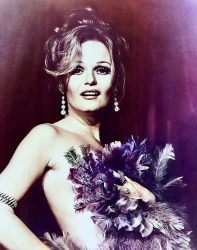 Valerie Perrine – As A Las Vegas Showgirl