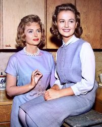 Donna Reed, here with Shelley Fabares on The Donna Reed Show in 1963.