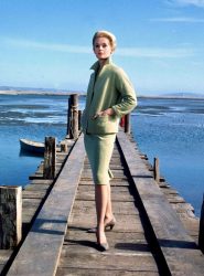 Tippi Hedren in a promotional shot for Alfred Hitchcock’s THE BIRDS (1963)