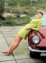 Linda Thorson as Tara King.